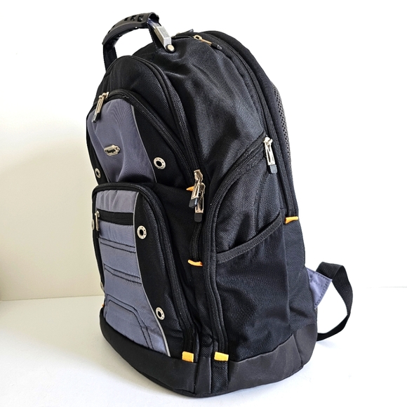 hot topic jansport backpacks JanSport Big Break Lunch Bag